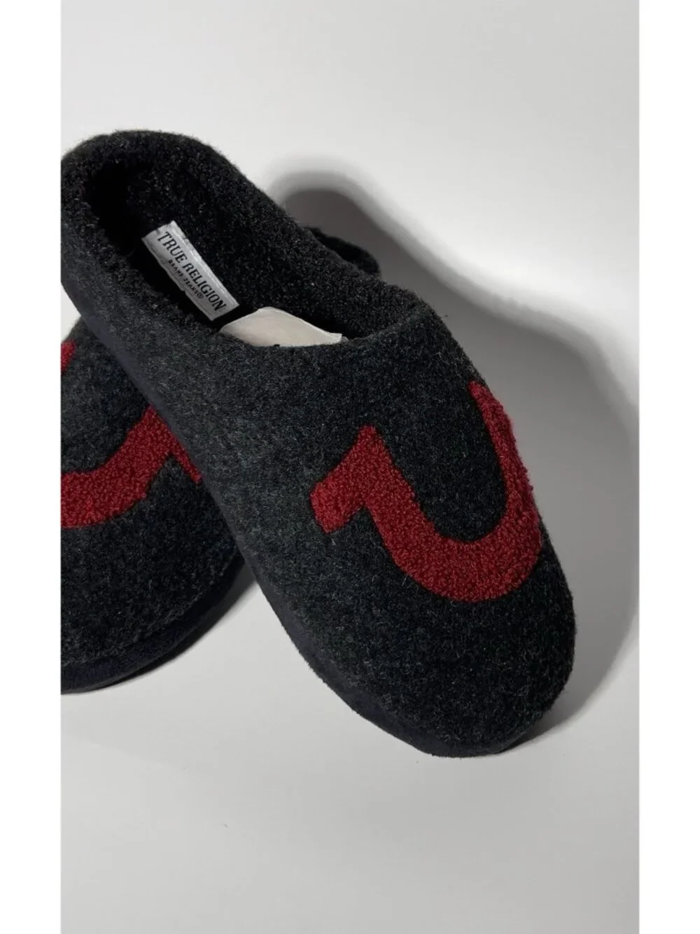 True Religion Men’s Gray Red Logo Faux Wool Clog Slippers Size M 9-10